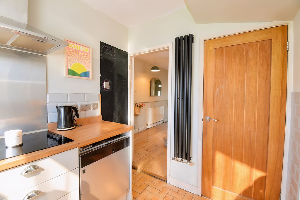 Kitchen- click for photo gallery